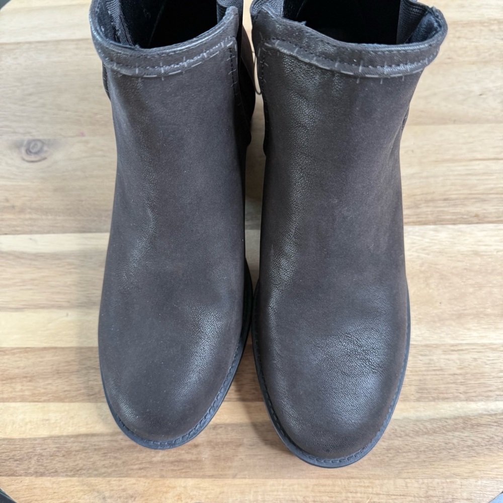 New Torrid Lug Heeled Chelsea Bootie Womens Size 13 - Picture 2 of 8